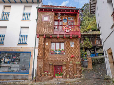 pueblo asturias tazones